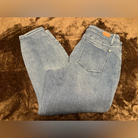 NWOT Judy Blue relax fit jeans - Picture 3 of 3